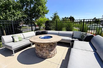 Gas fire pit